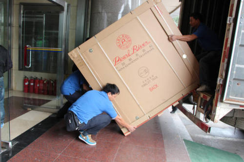 东方华侨农场钢琴贵重工艺品无忧运